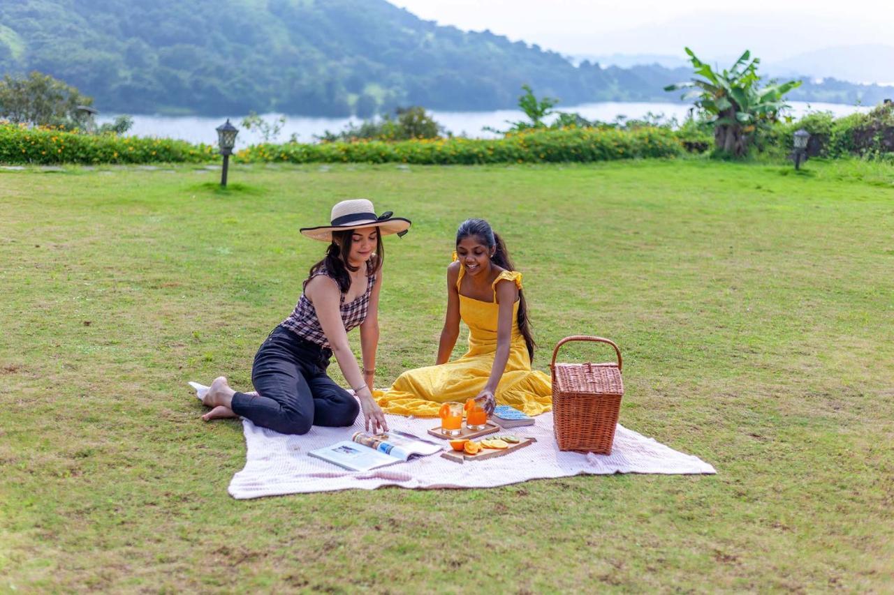 Stayvista'S Shivom Villa 12 - A Serene Escape With Views Of The Valley And Lake ロナバラ エクステリア 写真