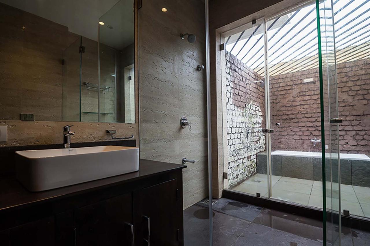 Stayvista'S Shivom Villa 12 - A Serene Escape With Views Of The Valley And Lake ロナバラ エクステリア 写真