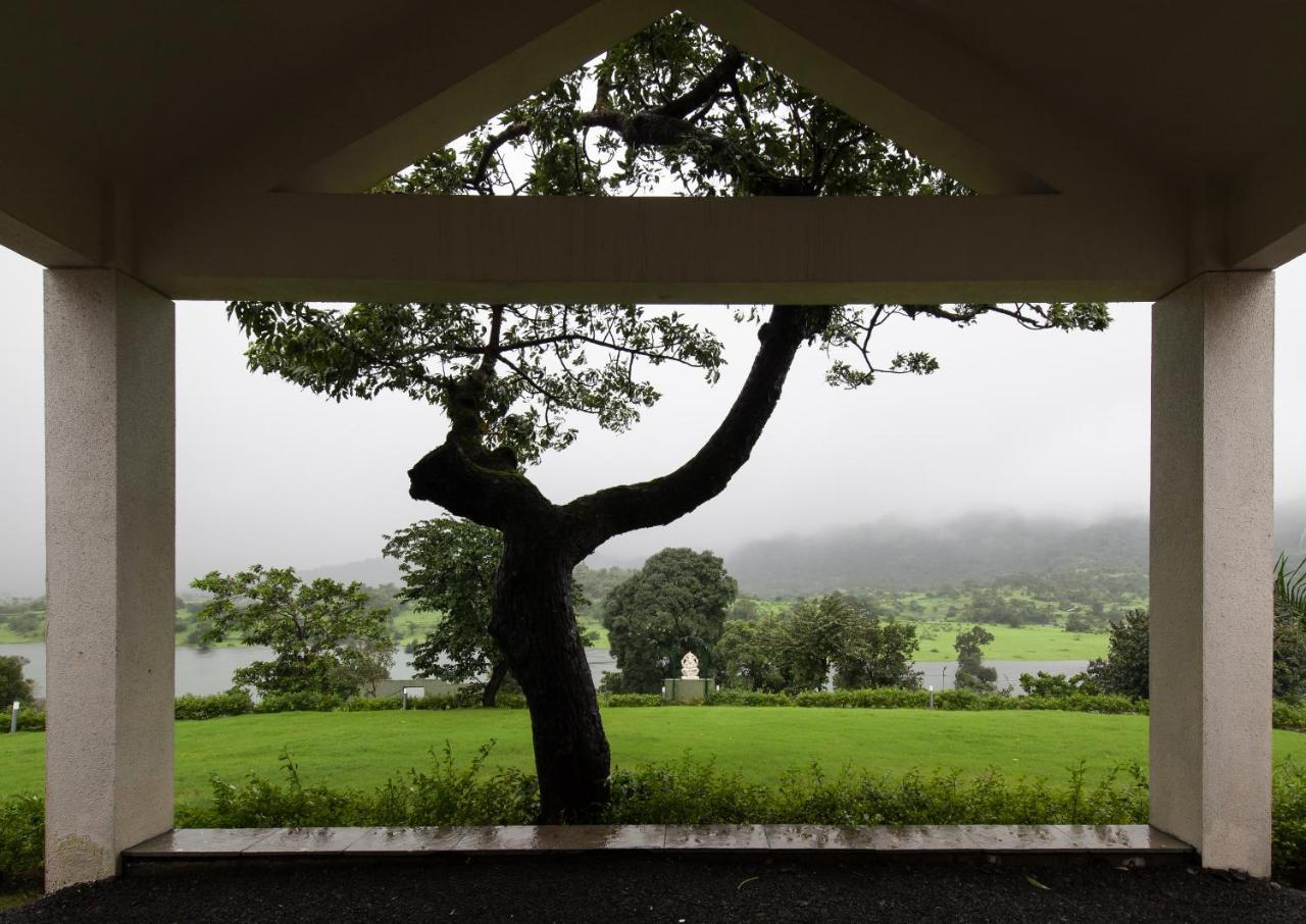 Stayvista'S Shivom Villa 12 - A Serene Escape With Views Of The Valley And Lake ロナバラ エクステリア 写真